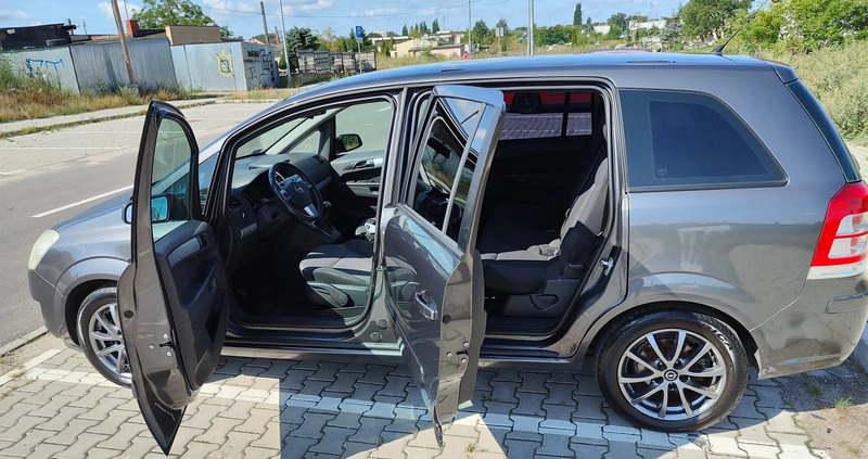 Opel Zafira cena 16500 przebieg: 259000, rok produkcji 2009 z Toruń małe 742